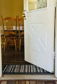 Clean, comfy and cute farmhouse between Joplin and Neosho, easy access to I-49. - Image 5