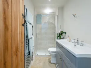 4 bedroom accommodation in Woodgreen, near Fordingbridge - Image 5