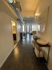 Spacious Loft in Historic Baggs Square - Image 5