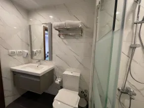 Deluxe Studio King - 5 min away from Airport - Image 3