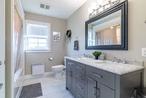 ⭐️Beautiful Bright House 5 Mins From Downtown ⭐️ - Image 2