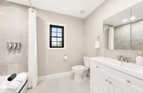 Private 1BR Apt, WiFi, Reliable, Near NYC - Image 3