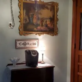 THE BROADWAY ROOM AT TRAILS END B&B - Image 4