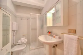 Peter's Cozy Studio-Balcony+Free Parking - Happy Rentals - Image 2