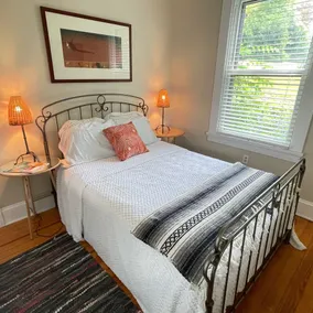 Cozy cottage on the hill in the heart of Warm Springs. - Image 3