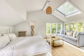 Large East Hampton house with heated pool and home gym - fully fenced - Image 5