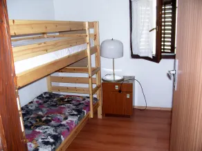 2-Zimmer-Ferienwohnung mit Terrasse und Meerblick Zubovici, Pag (A-241-a) - Image 4