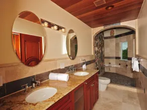 Waterfront Luxury 3 Bedroom 3 Bathroom Penthouse Walking Distance To Cruz Bay - Image 3