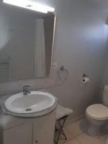 Small house 1 km from the beaches and shops, sleeps 4. Pets Welcome - Image 4