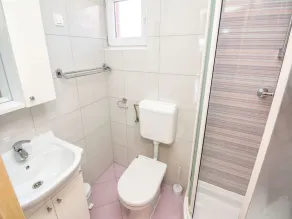 Holiday Home Marinela - Four Bedroom Holiday Home with Swimming Pool - Image 5