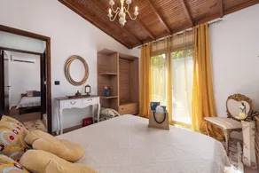 Aelia Sea View Bungalow - Image 4