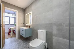 loft reformado de diseño de alquiler temporal - Image 4