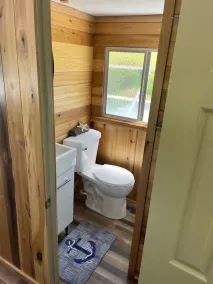 Beached houseboat with lots of character and deck jacuzzi  - Image 4