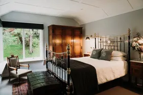 Luxury Accommodation Nestled in the Heart of the Dandenong Ranges - Image 2