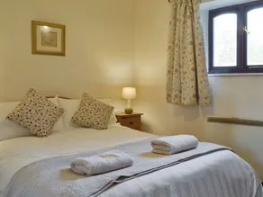 A pretty 2 bedroom barn conversion set within an equestrian centre. - Image 3