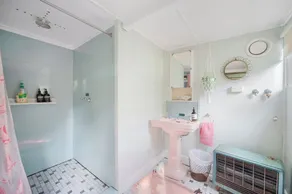 Renovated 1950s beach shack. Private with magnificent ocean view - Image 3