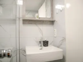 Ferienwohnung mit 3 Schlafzimmern, 3 Bädern und 3 Balkonen mit Schönem Bergblick - Image 5