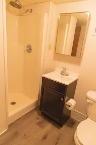 Specious Quiet 3b2b single family home with fish pond and Netflix more - Image 4