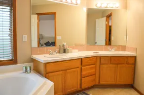 Alderwood Retreat - Sleep up to 8 - Weekly and Monthly Rate Available - NEW AC - Image 3