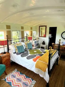 Romantic Vintage Carriage in 2 acres!❤️Idyllic location, 5 min walk beach & pub! - Image 4