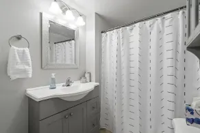 Comfy Nook- 2Bed, 30 Minutes to Devils Lake Park - Image 4