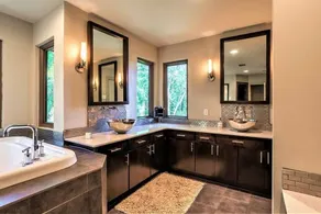 Your Lakefront Luxury - Image 5