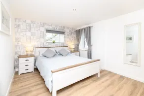 Delightful town centre apartment for four. - Image 5