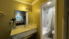 New American Inn and Suites  - Image 5