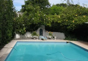 Splendid well-equipped Rondebosch Self-Catering Cottage. - Image 5