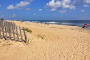 352 - South Nags Head lejehjem med rummelige værelser og kort gåtur til stranden! - Image 4