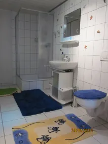 Large holiday home with sun terrace, well-bred pets welcome - Image 2
