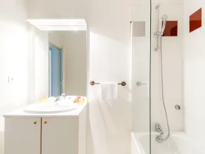 Lakeside Maisonette Retreat - Image 2