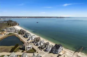 PRIVATE BEACH: A SLICE OF HEAVEN @ NIANTIC W/ 6 QUEENS 1 FULL BED - Image 5