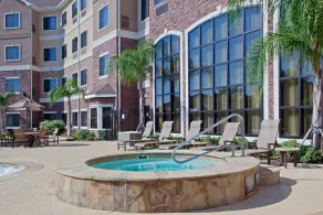 2 Bedrooms | Free Breakfast + Outdoor Pool - Image 2