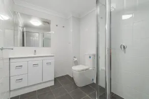 AS NEW SPARKLING 3 BEDROOM TOWNHOUSES ON THE GOLF COURSE - Image 2