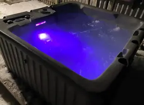 3 Bedroom Cozy BurlingtonEscape w/HOT TUB! - Image 2