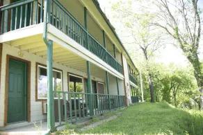Anglers Riverfront Motel - Image 5