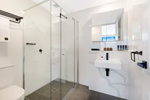 Short Stay 2 Bedroom Deluxe Manhattan Glen Iris - Image 2