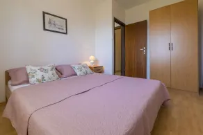 Holiday apartment with balcony and sea view - Image 3