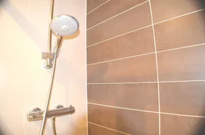 Confort-Appartement-Salle de bain privée-Balcon - Image 4