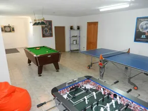 Villa Piscine chauffée, à 500m de la mer, Air conditionné, Salle de jeux, près de la ville - Image 2