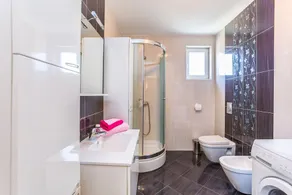 Apartment with 3 bedrooms, balcony and WiFi - Image 2