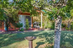 Frangipani Cottage / Amamoor Homestead. - Image 3
