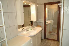 Chalet indépendant avec piscine privée, jardin, air et Internet dans un endroit calme - Image 4