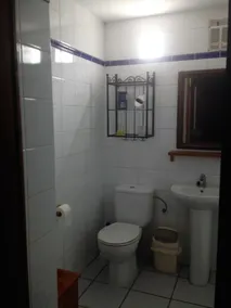 Ett hus med en stor pool år fantastisk utsikt - Image 2