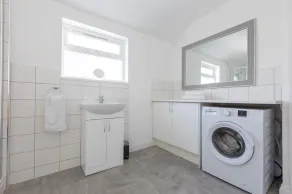 Platform Stadium Apartment - Image 5