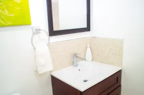 Centrally located Oakland Guest Apartment II - Image 5
