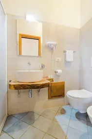 Room with sea view in the village of Fiumefreddo Bruzio - Image 2