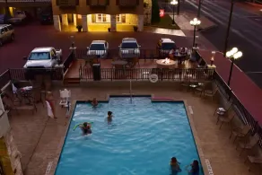 Sunday House Inn and Suites - Image 3