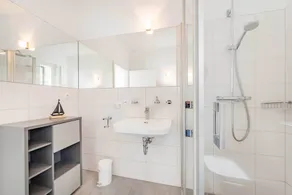 Cozy vacation apartment with terrace & lagoon view - quiet location by the lake - Image 3